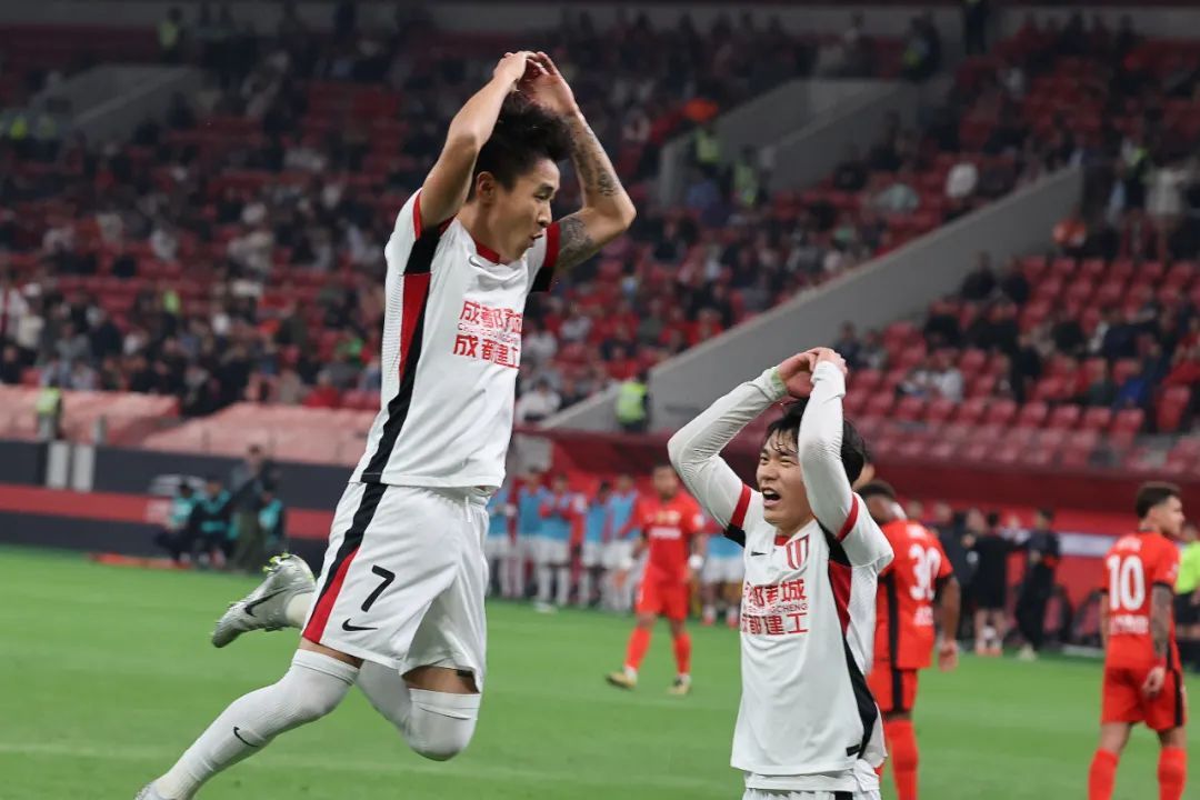 蓉城3-1客破海港不败金身 近5战4胜升次席 蓉城3-1客破海港不败金身 近5战4胜升次席