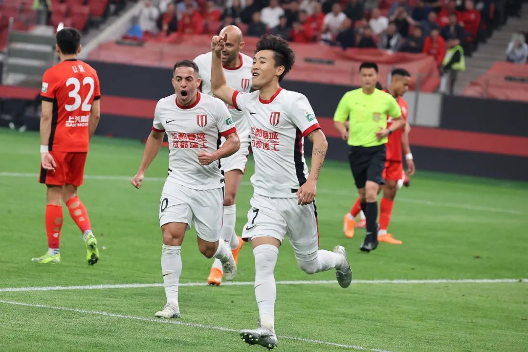 蓉城3-1客破海港不败金身 近5战4胜升次席 蓉城3-1客破海港不败金身 近5战4胜升次席