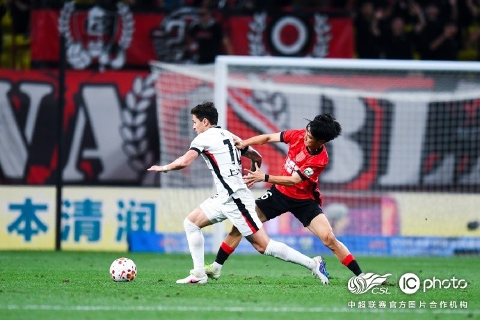 李新翔单刀定乾坤 颜骏凌两度神扑海港客胜蓉城