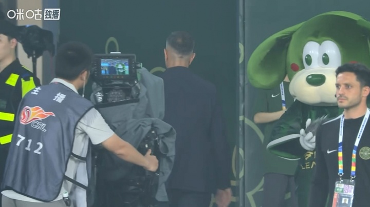 半场哨响VAR介入 浙江角球争议未获点球 半场哨响VAR介入 浙江角球争议未获点球
