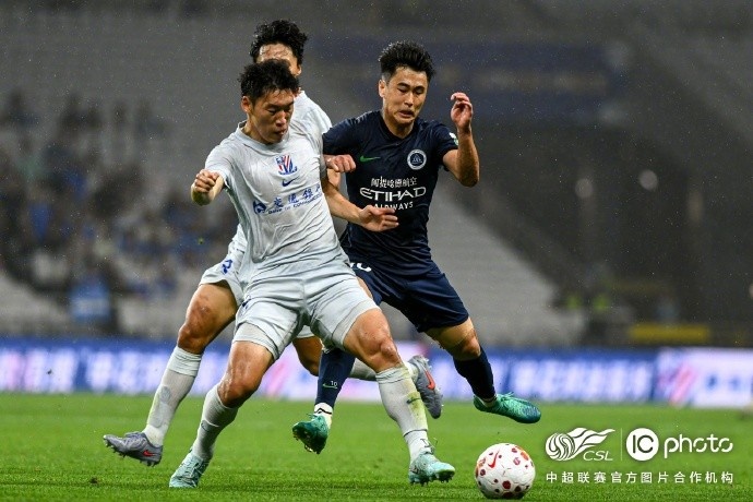 阿代米闪击 卡尔采夫点射 深圳客场2-1终结申花不败 阿代米闪击 卡尔采夫点射 深圳客场2-1终结申花不败
